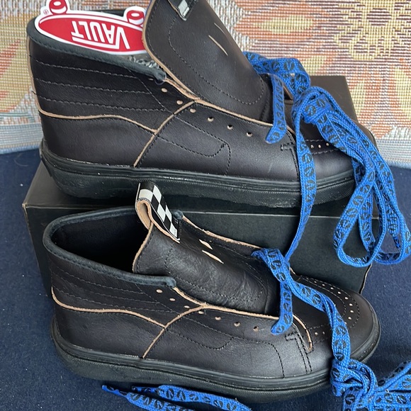 Vans WMNS Th Sk8-Boot Lx
(Leather) Black
VN0A4UWQL3A
Sneakers G - Picture 3 of 16
